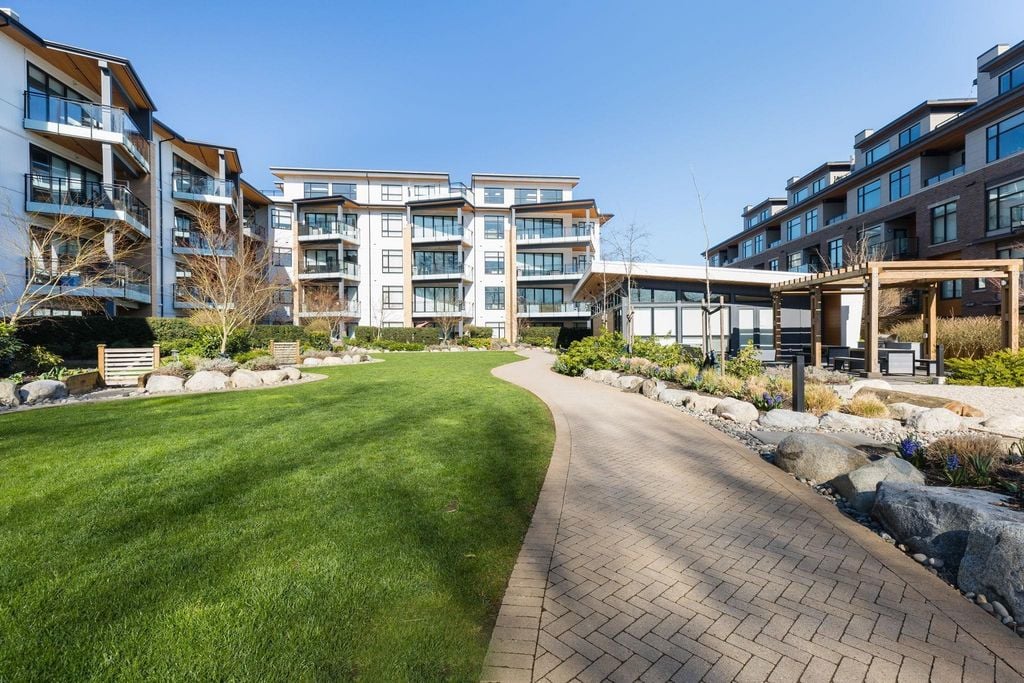 300 Salter St, #106