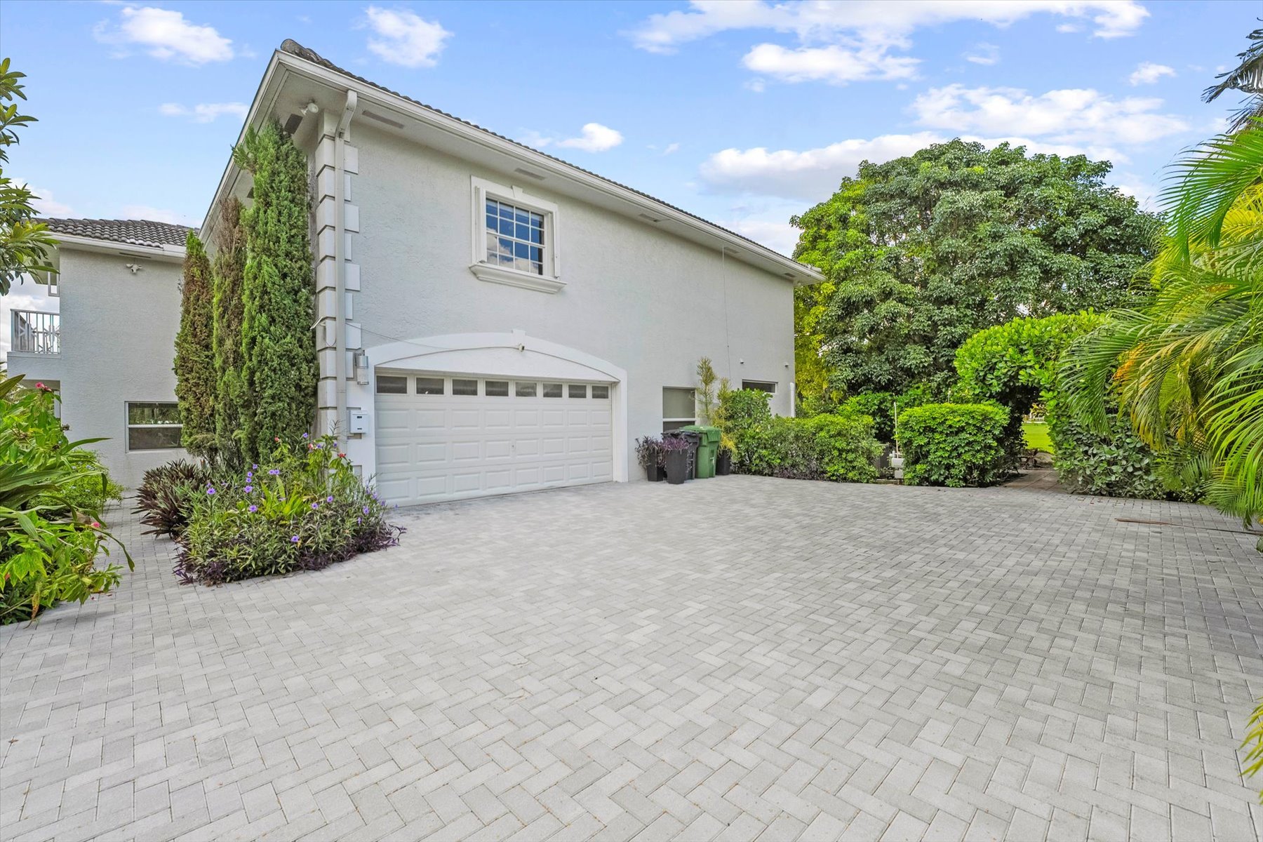 2900 Greenbriar Blvd