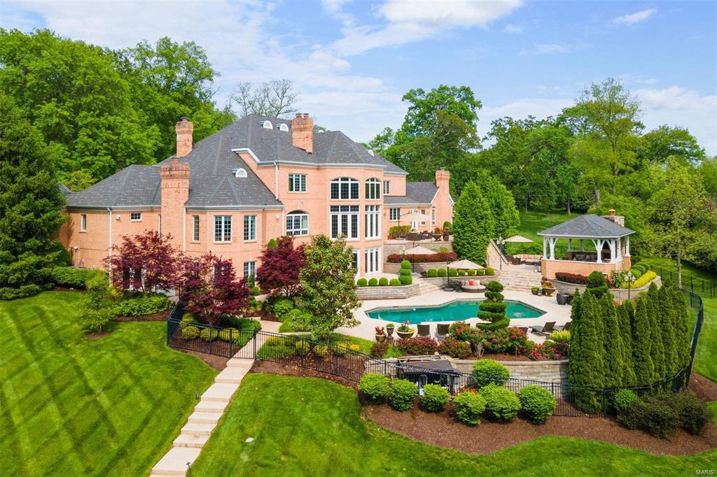 5 Huntleigh Woods