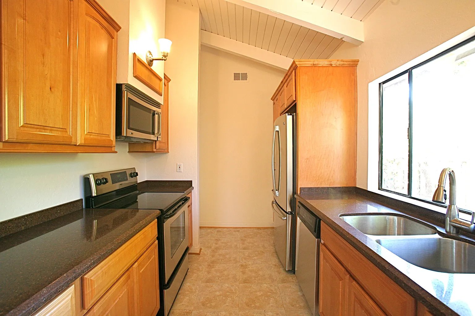 561 N La Cumbre Rd