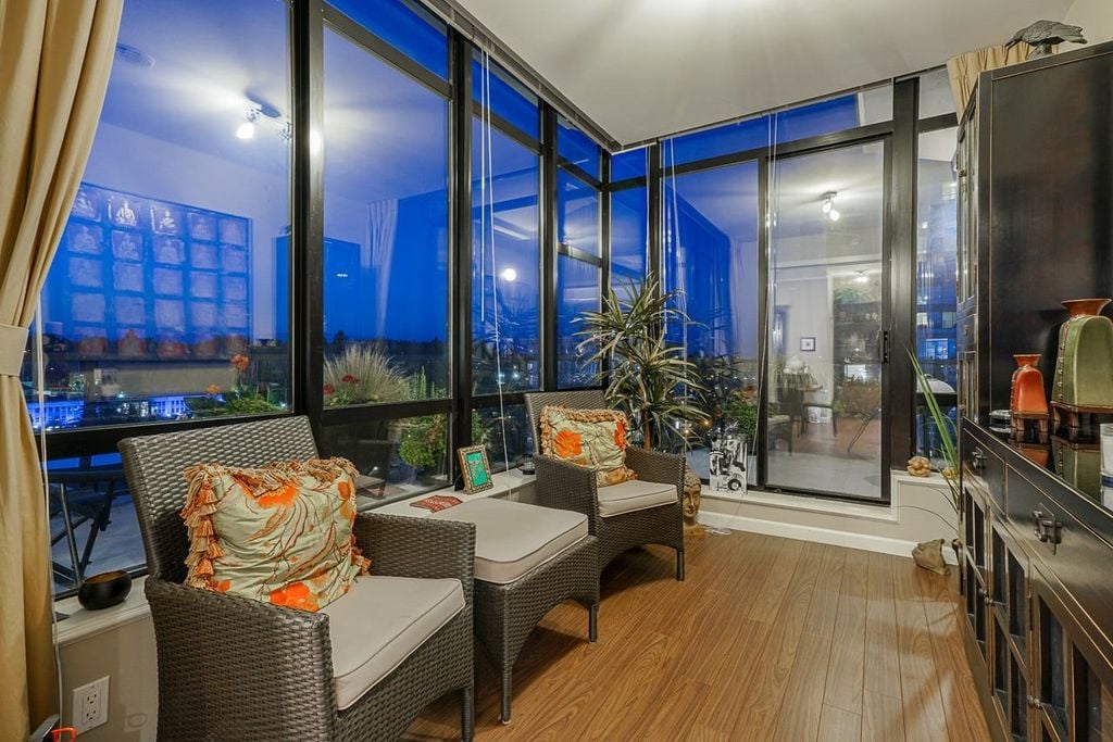 610 Victoria St, #2102