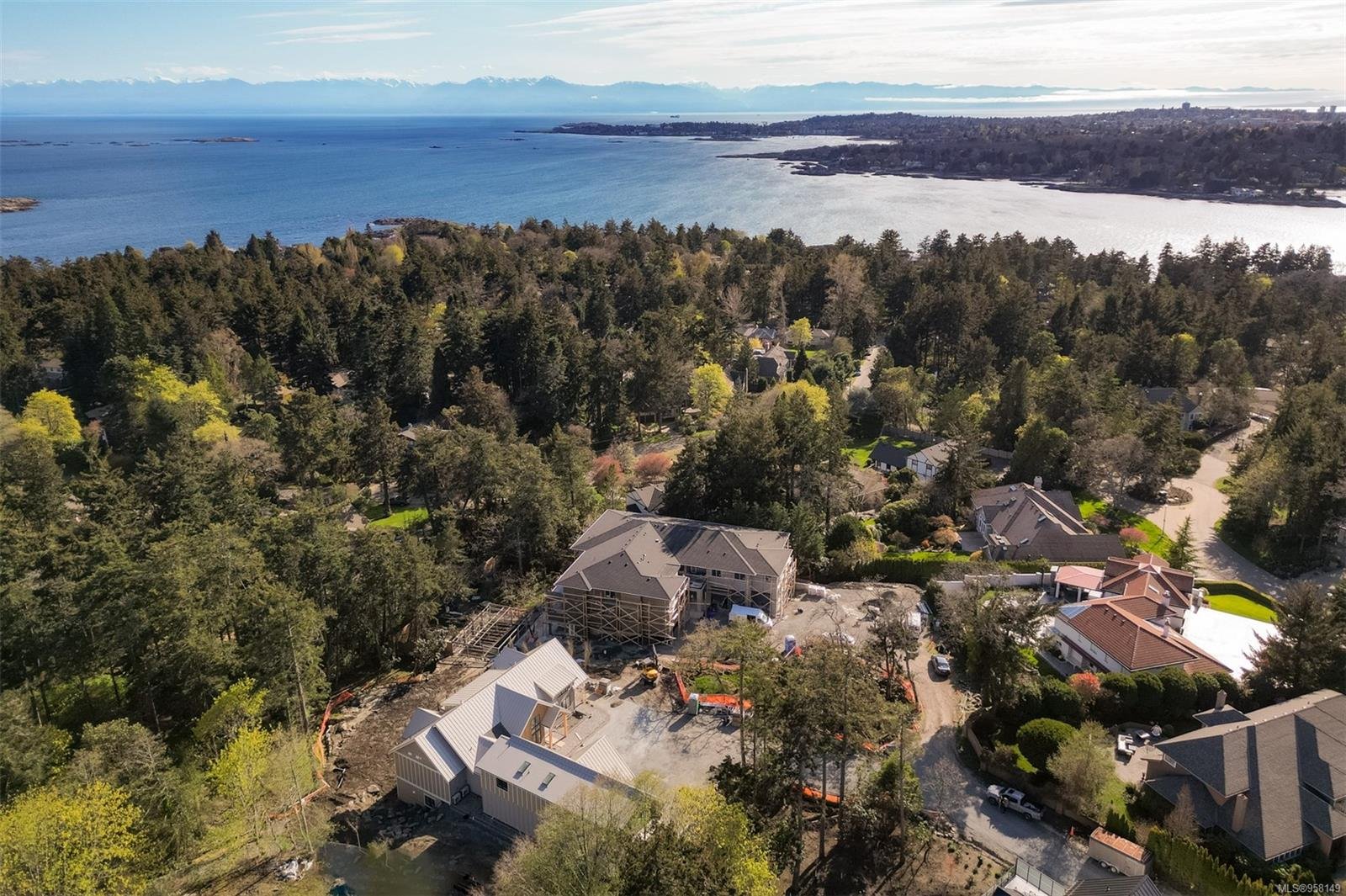 2789 Arbutus Rd