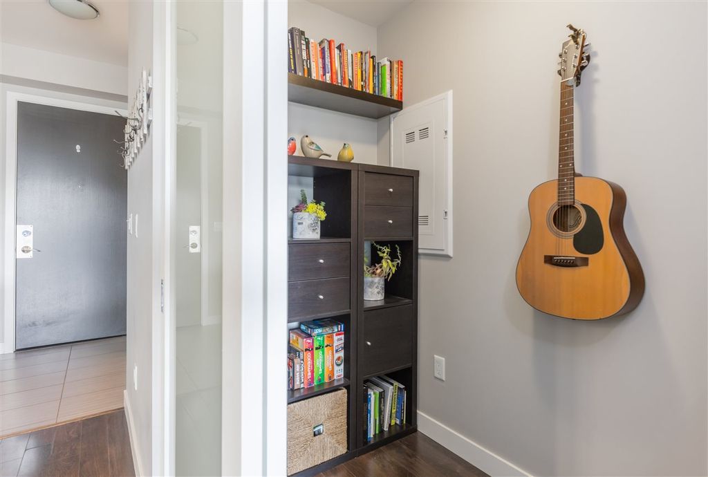 3333 Main St, #208