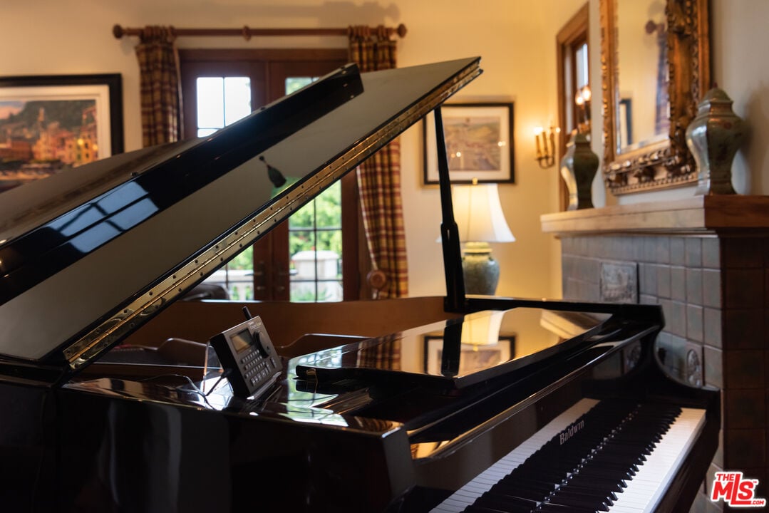 San Vicente Blvd, 90402