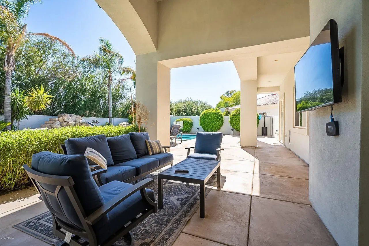 6115 E SHANGRI LA Rd