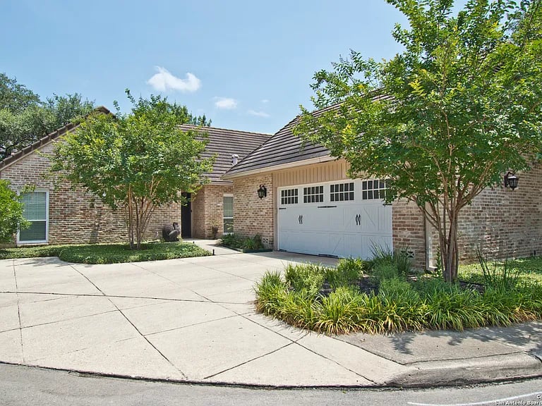 8 Kensington Ct