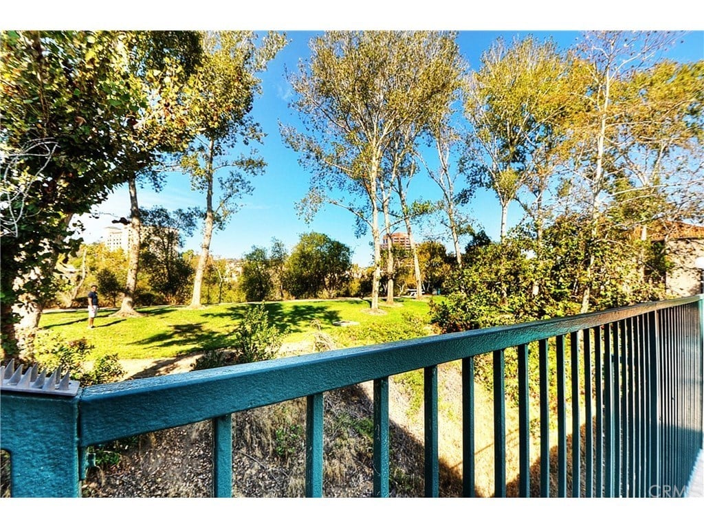 640 Camino De La Reina #1401