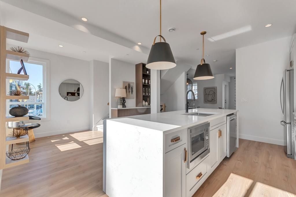5476 Brydon Crescent, #4