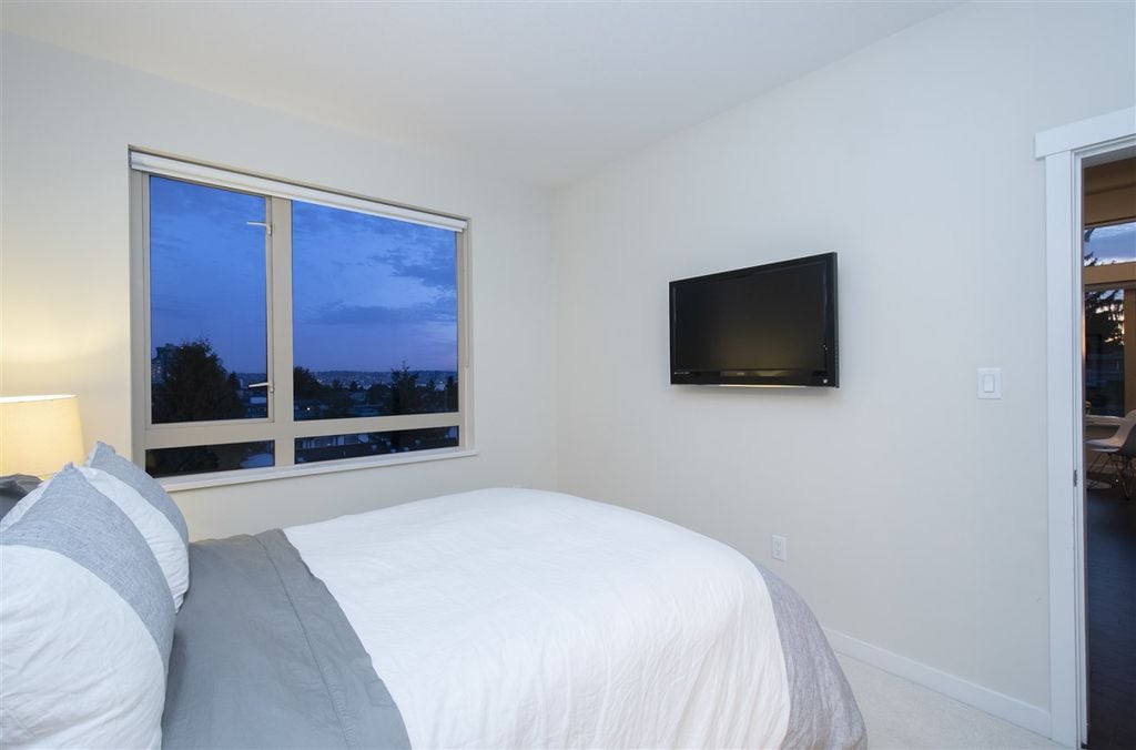 119 W 22nd St, #406