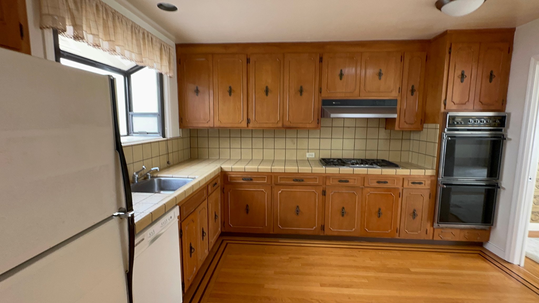 2483 37th Avenue · Photo 6