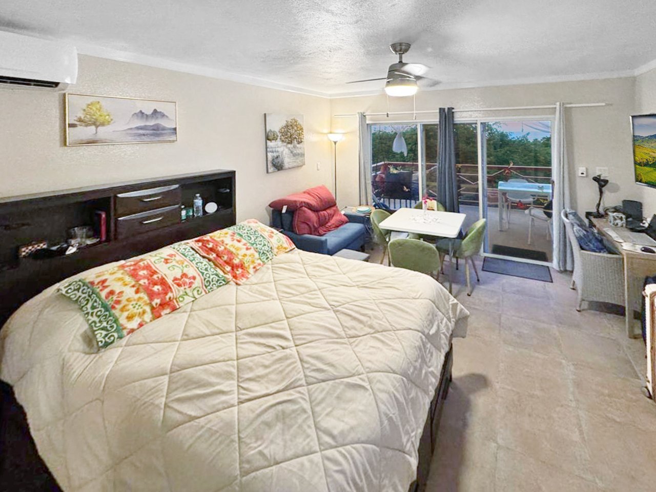 1127 Lambert Studio