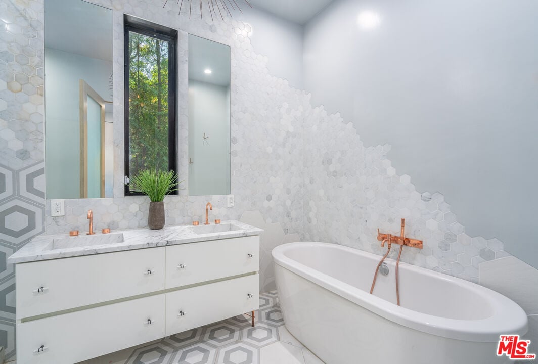 Meridian Reserve, Franklin Ave, 90046