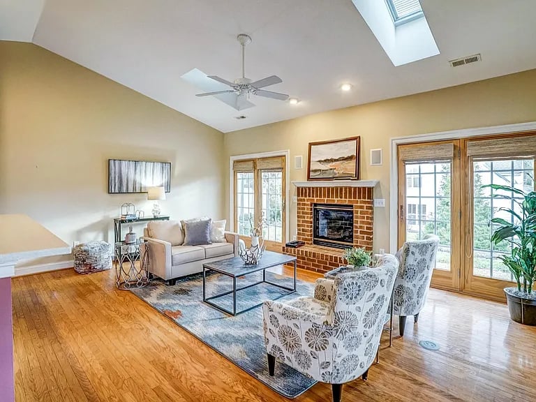 1334 Stonegate Ct