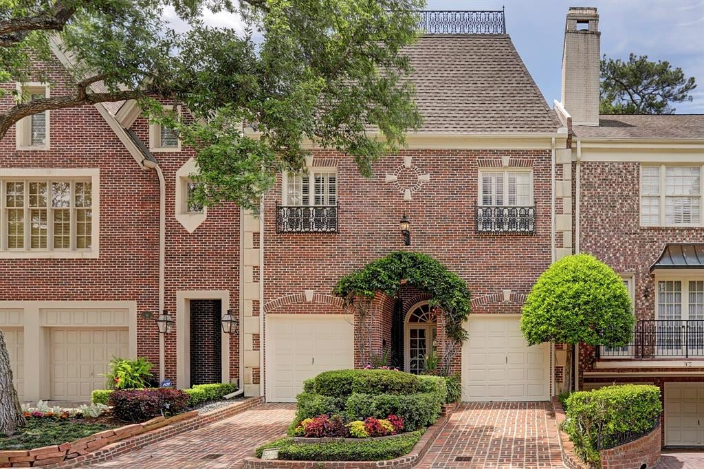 18 Pine Briar Cir