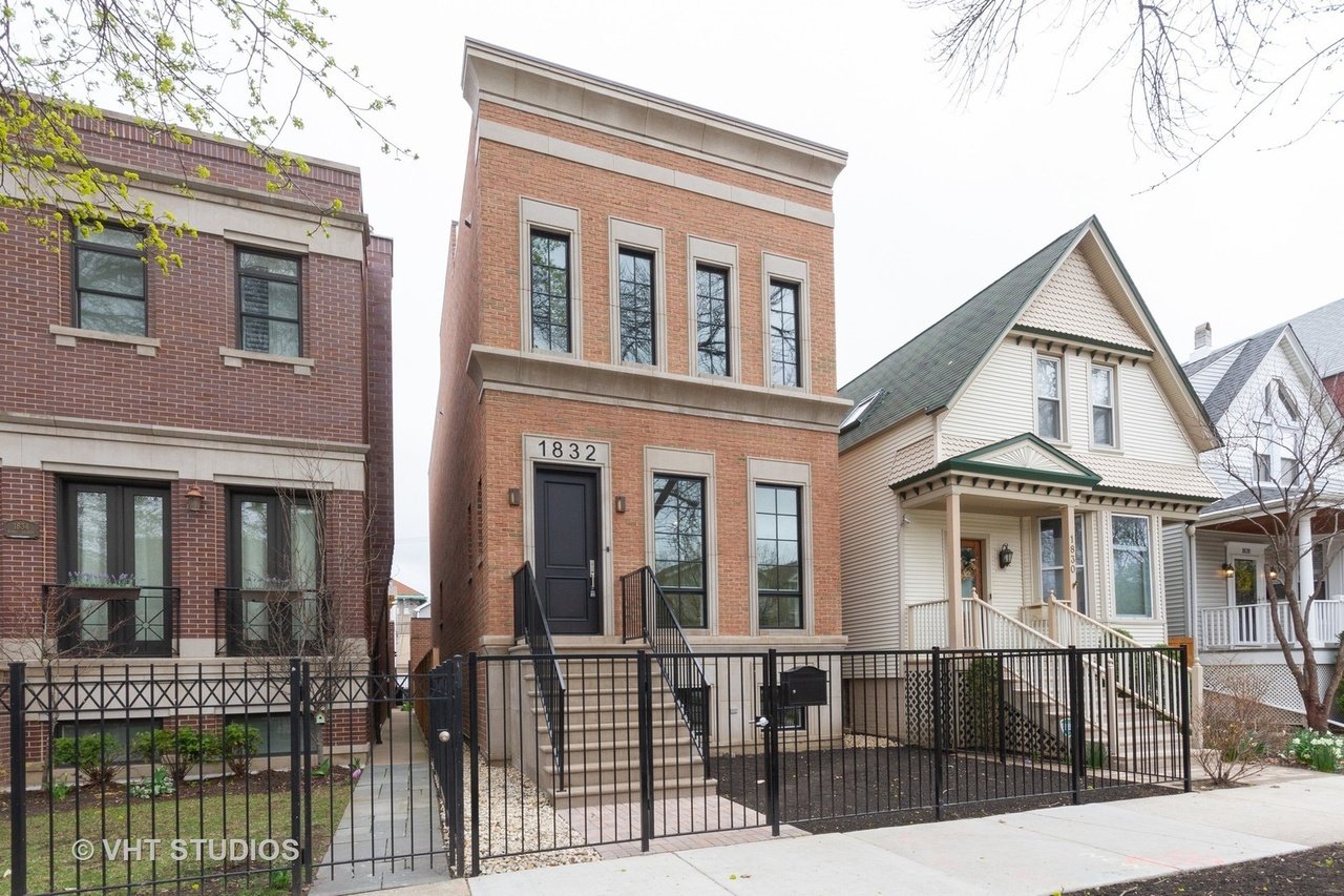 1832 W Barry AVE