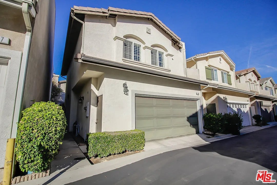 9001 Owensmouth Ave Unit 18