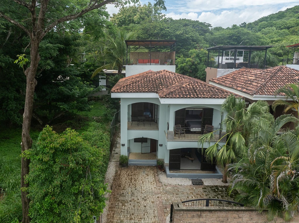 Casa Reye | Stunning 3-Bedroom Beach Home with Rooftop Ocean Views and Private Pool in Surfside, Playa Potrero