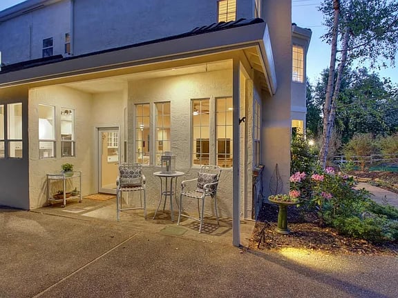 8732 Bronson Dr