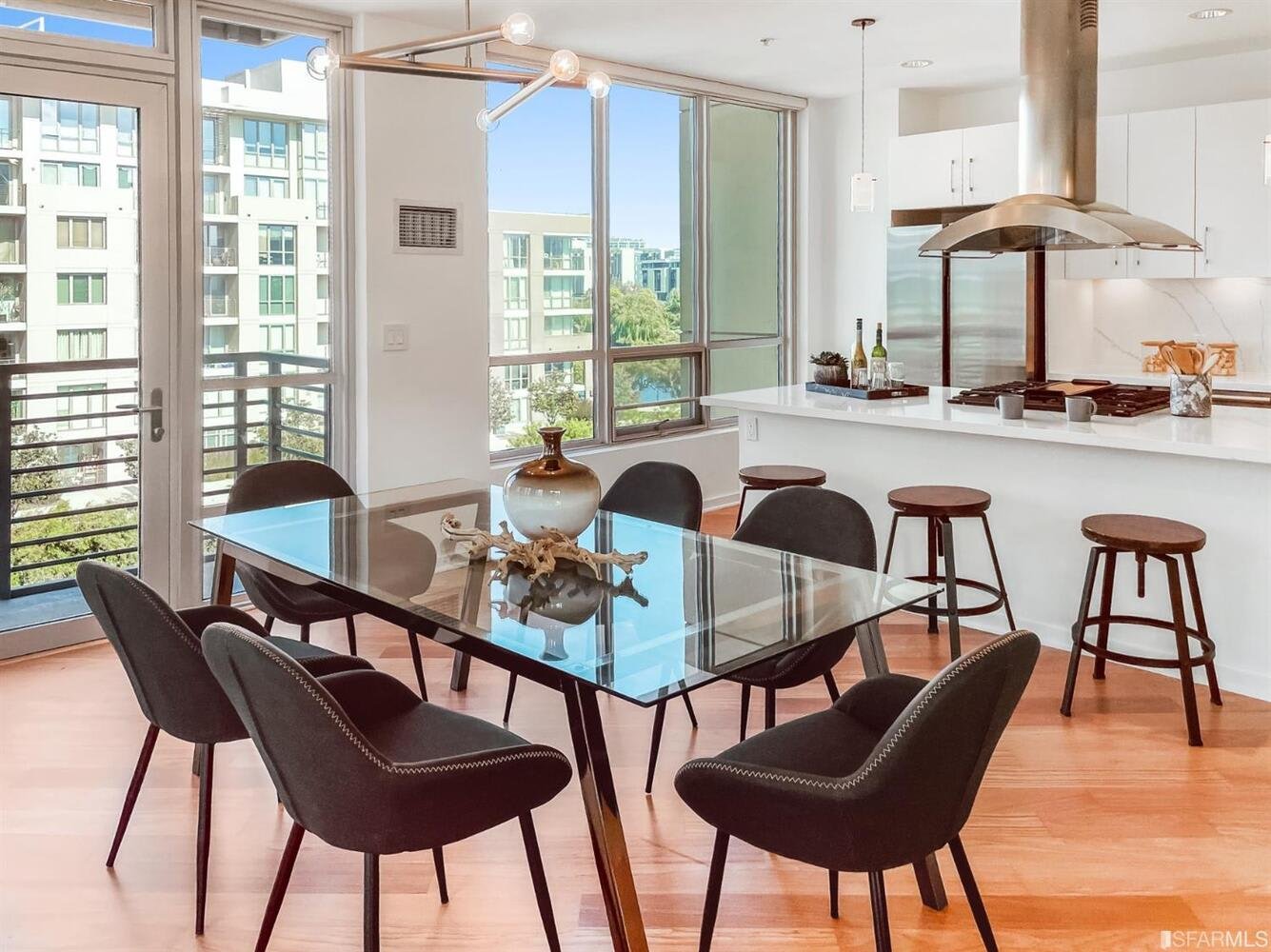 Renovated Park Terrace: 2 bedroom corner home with wrap-around balcony