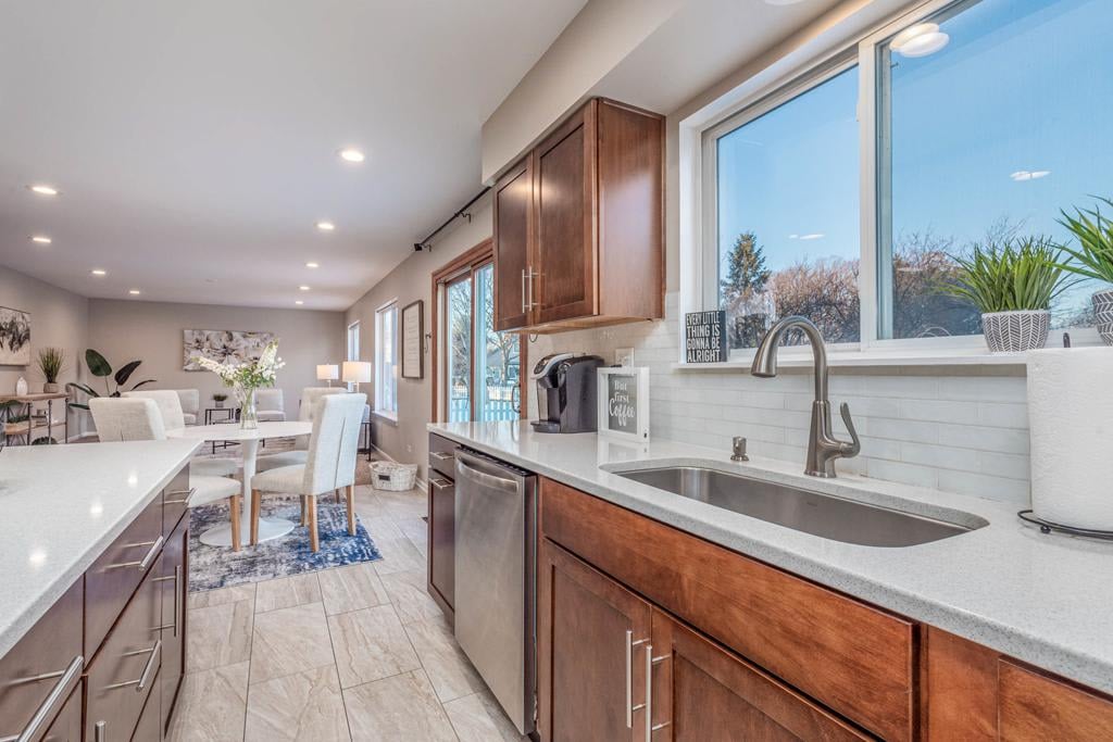 611 Woodbridge Dr 