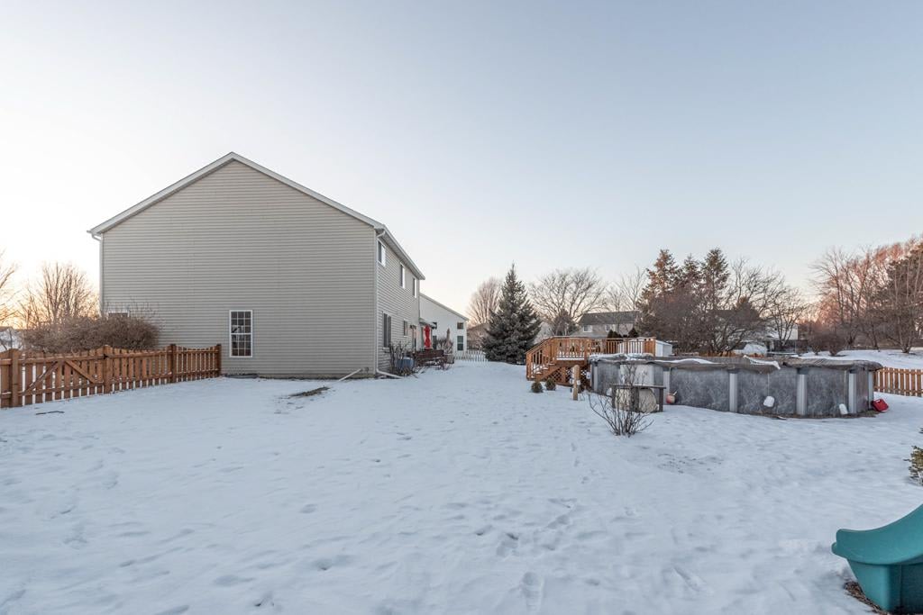 611 Woodbridge Dr 