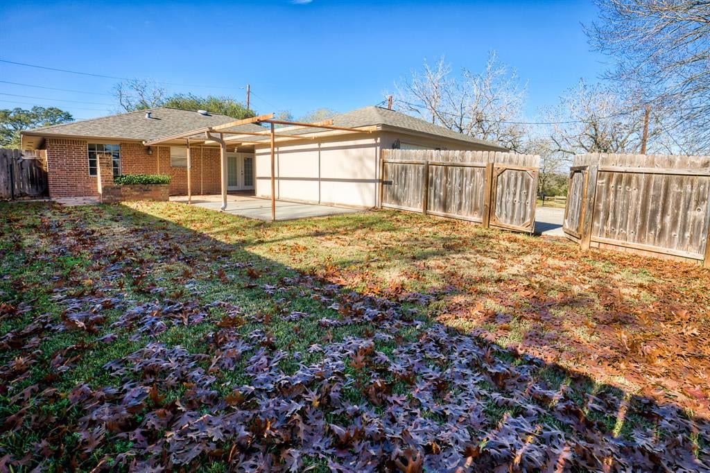 437 N Meinecke St Bellville, Tx 77418