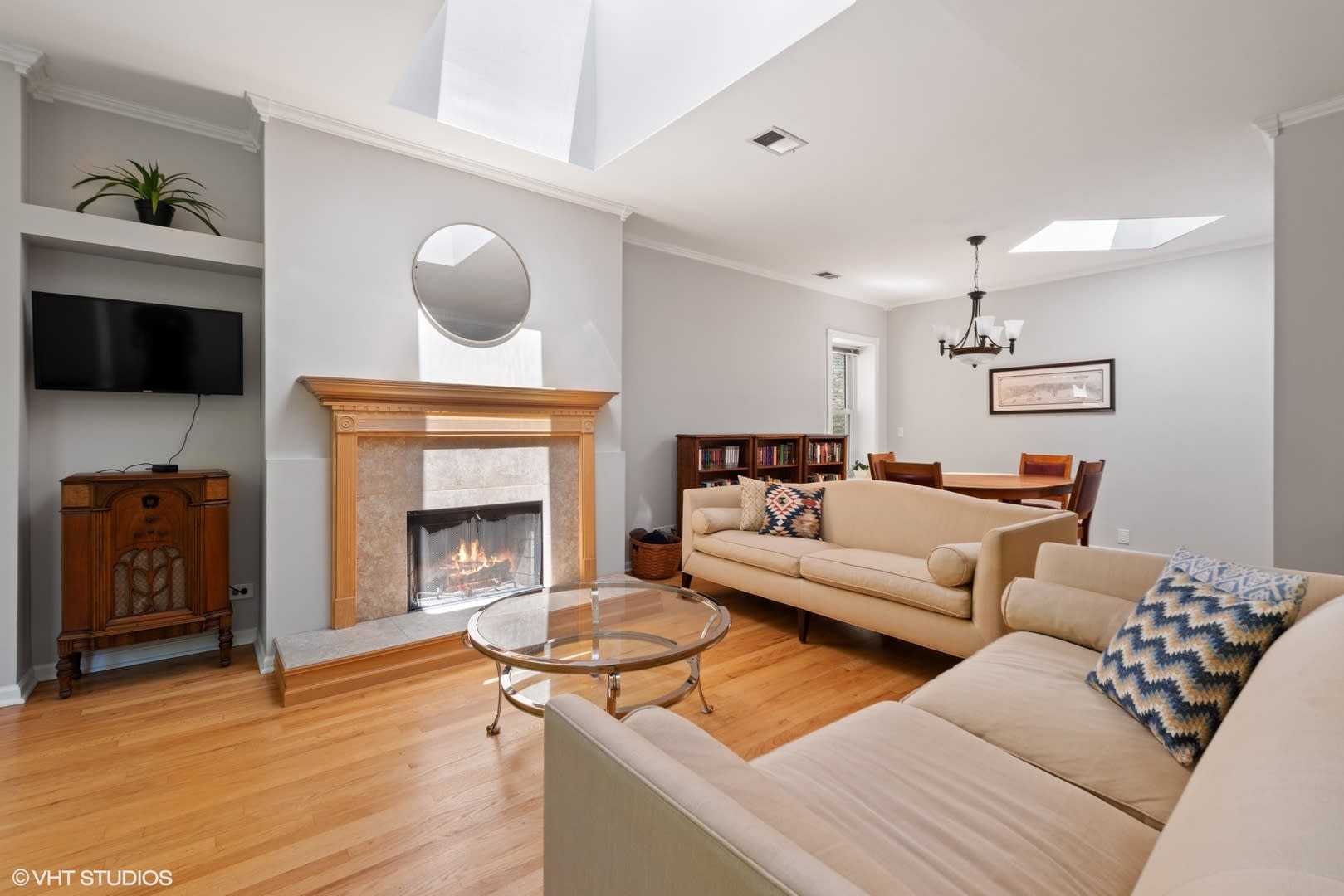 4413 N Magnolia