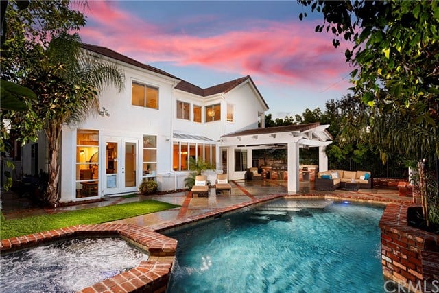 6652 Carriage Circle, Huntington Beach 