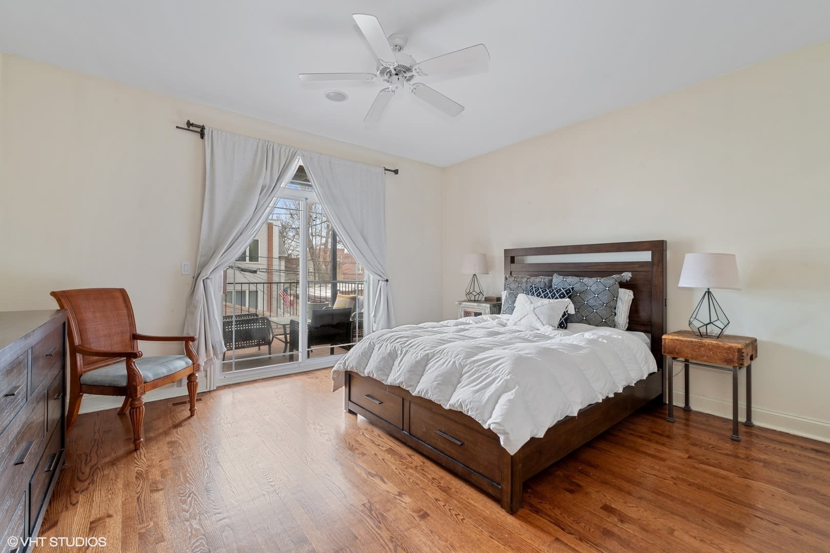 2055 W Belmont #2