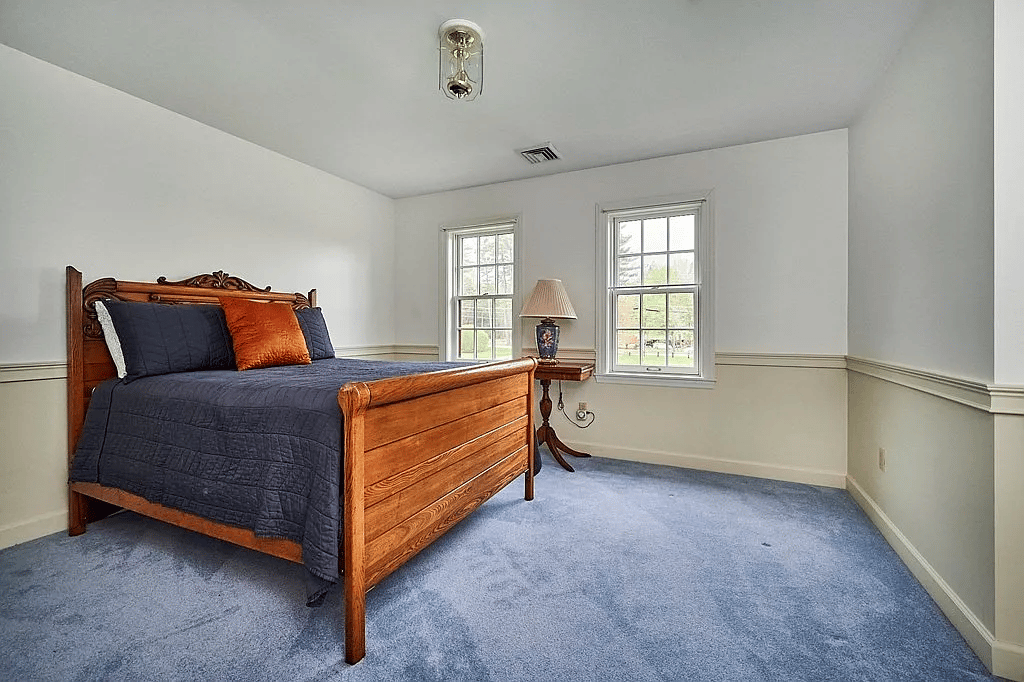 257 Leyden Rd