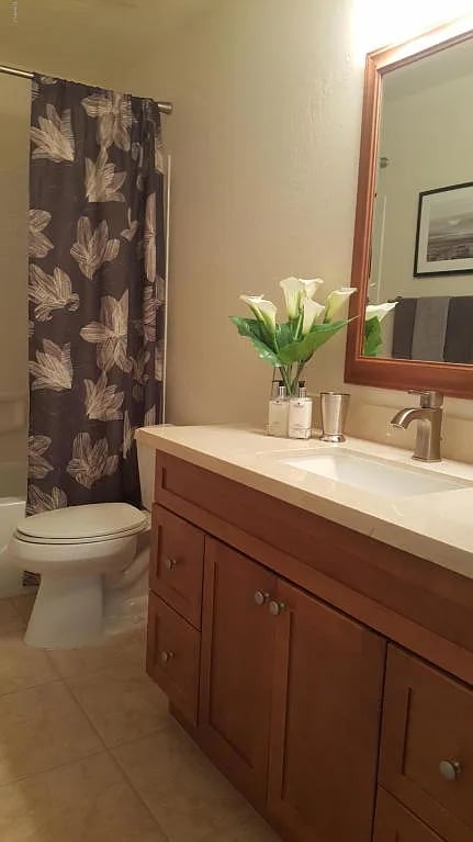 8177 E Rita Dr