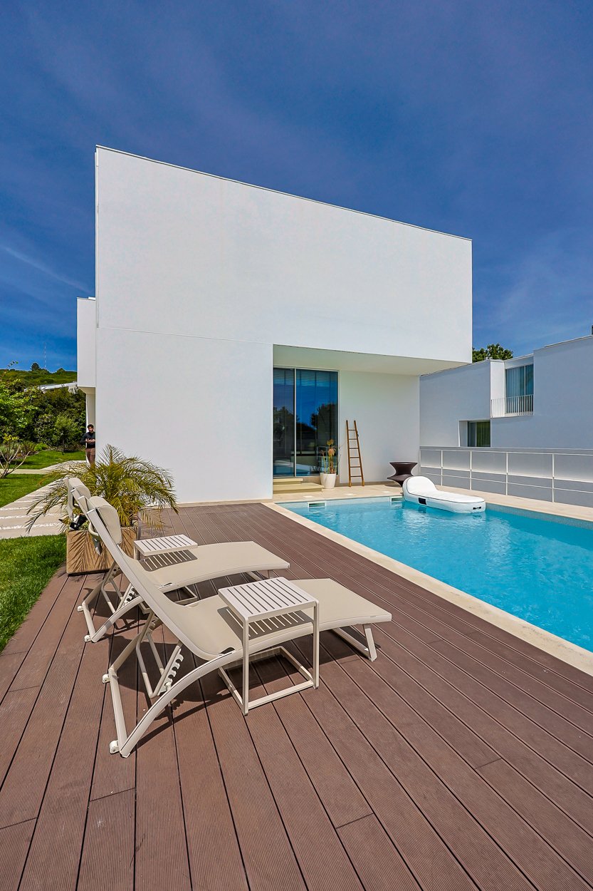 “The Green Villa” – Elegant Luxury Villa with Pool in Carnaxide, Oeiras