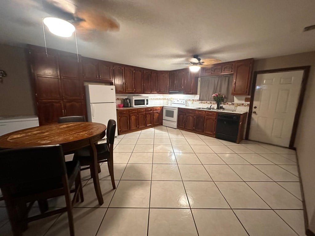 2880 Yucca Cir