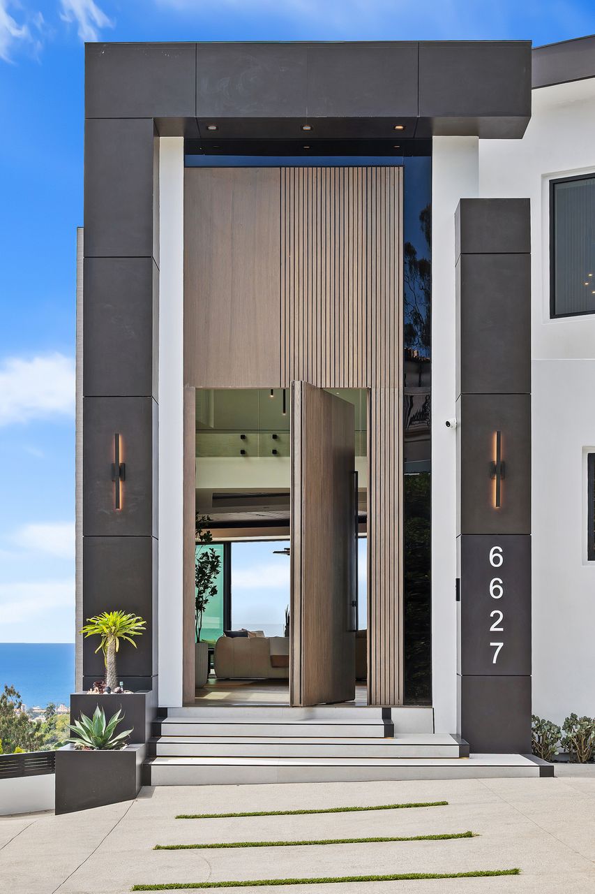 6627 Muirlands Dr, La Jolla, CA 92037