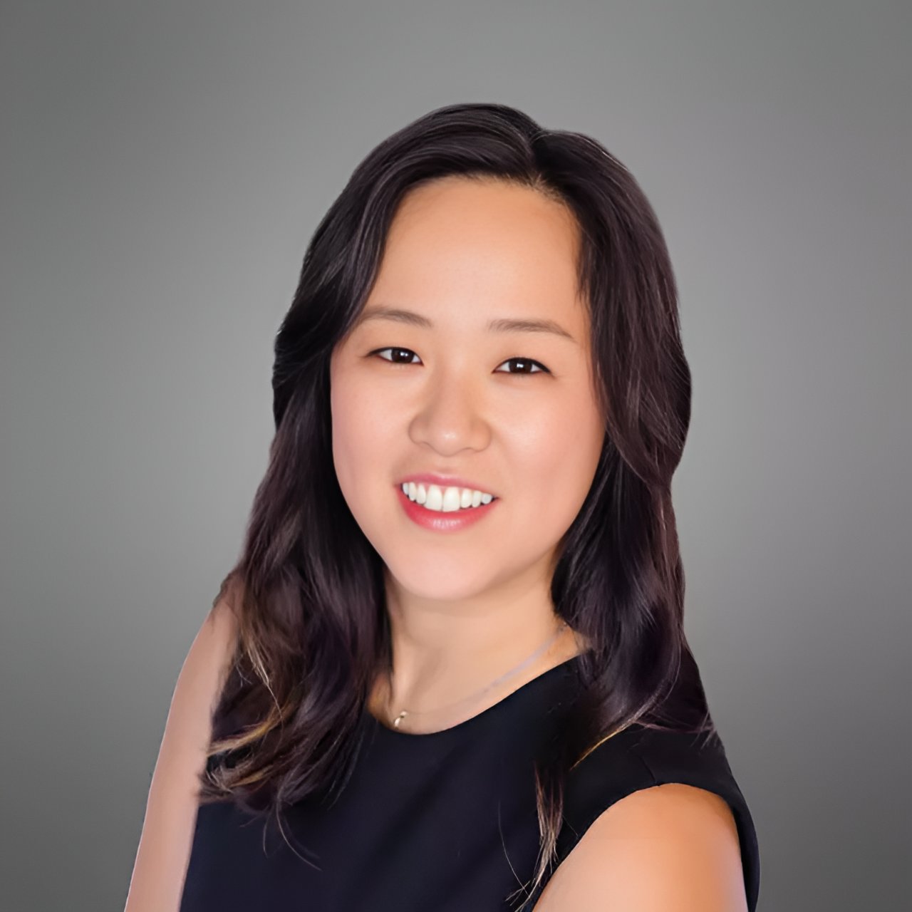 Sue Kim Arizona Real Estate Headshot