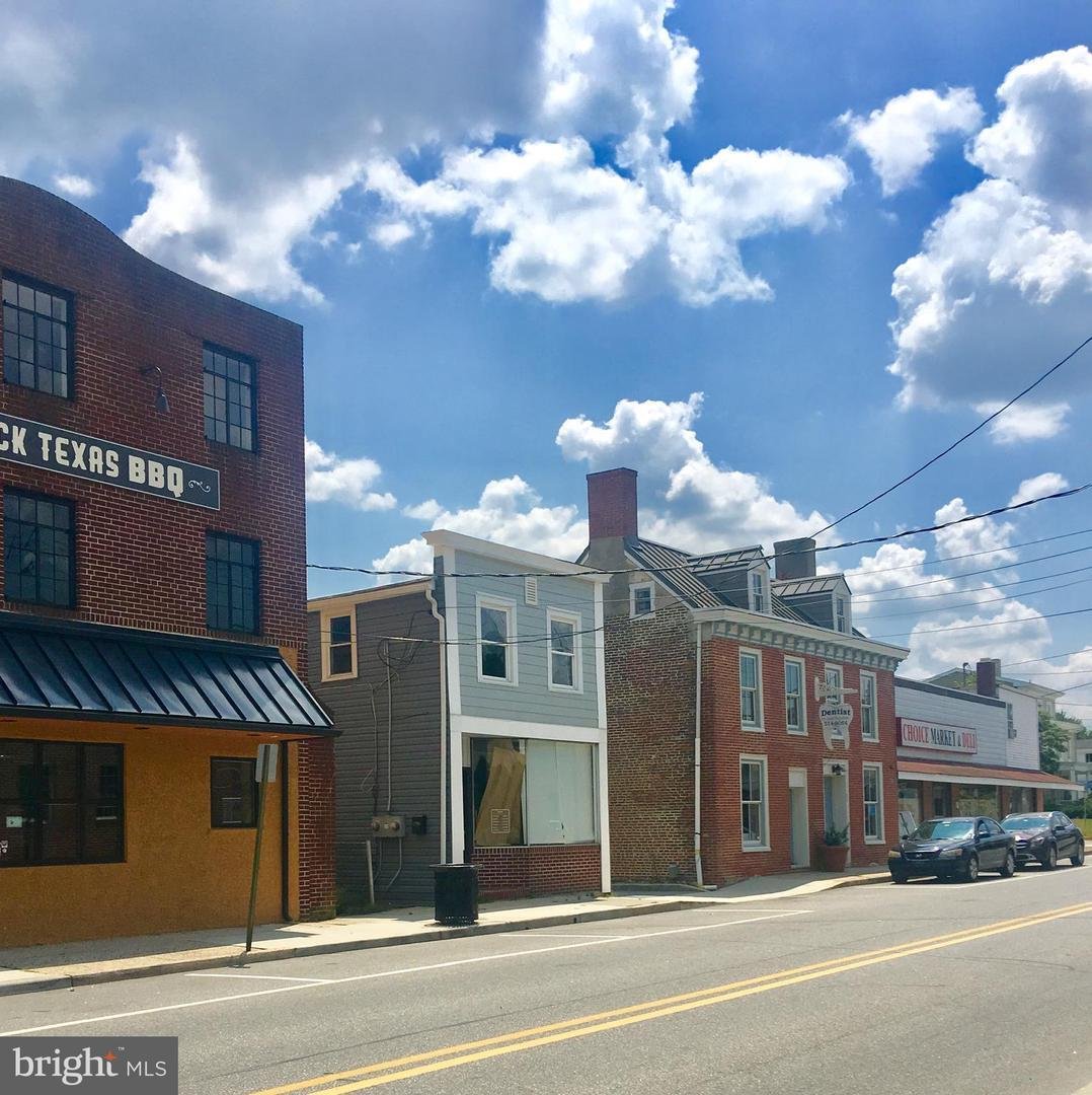 23 W Commerce St