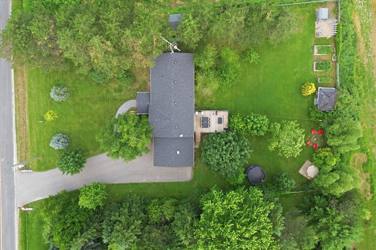Country setting 10 minutes from the city!