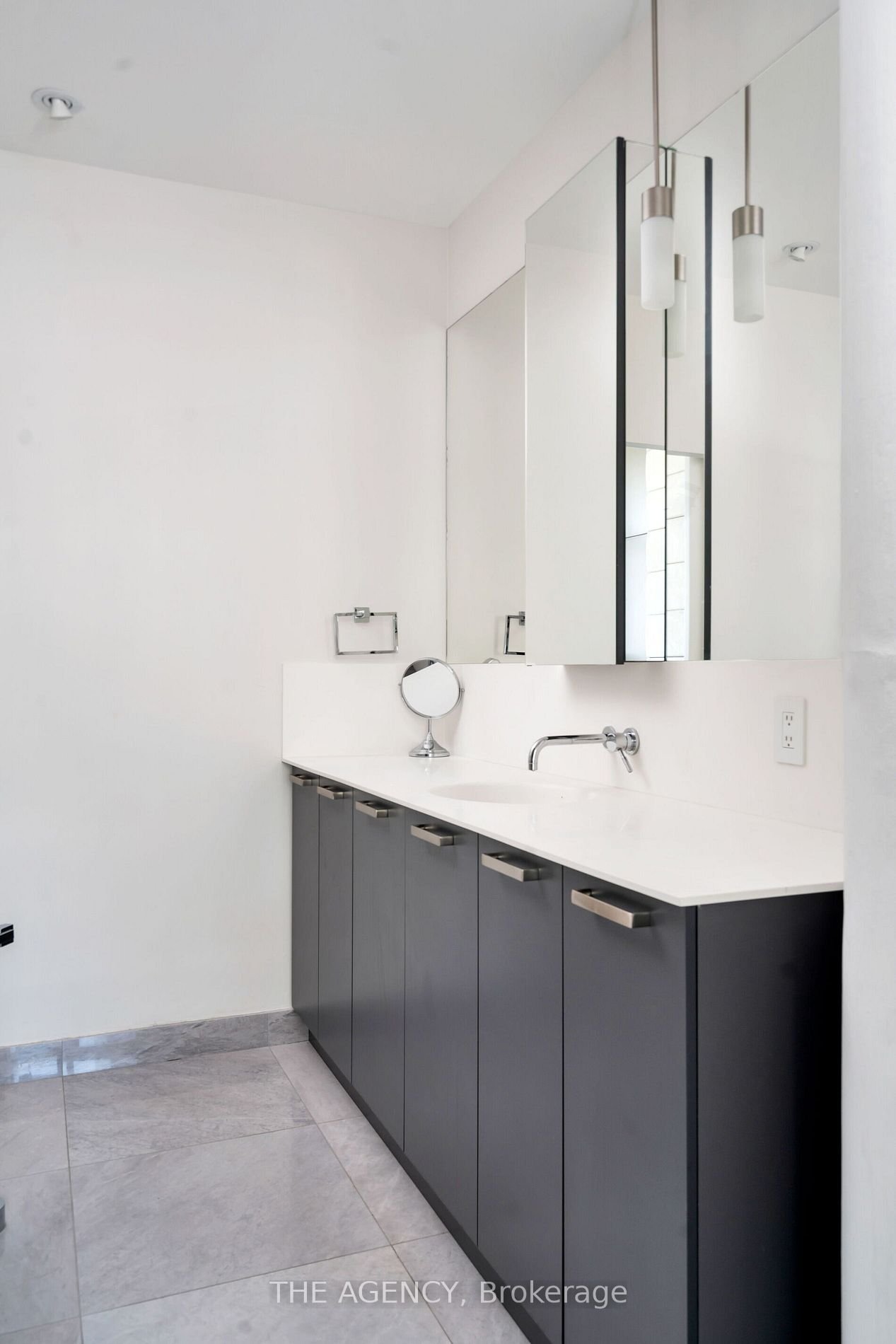KING WEST LUXURY 