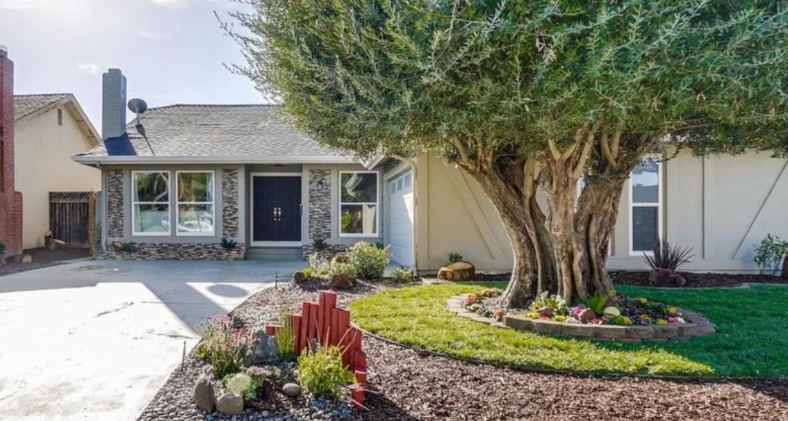 394 Avenida Arboles