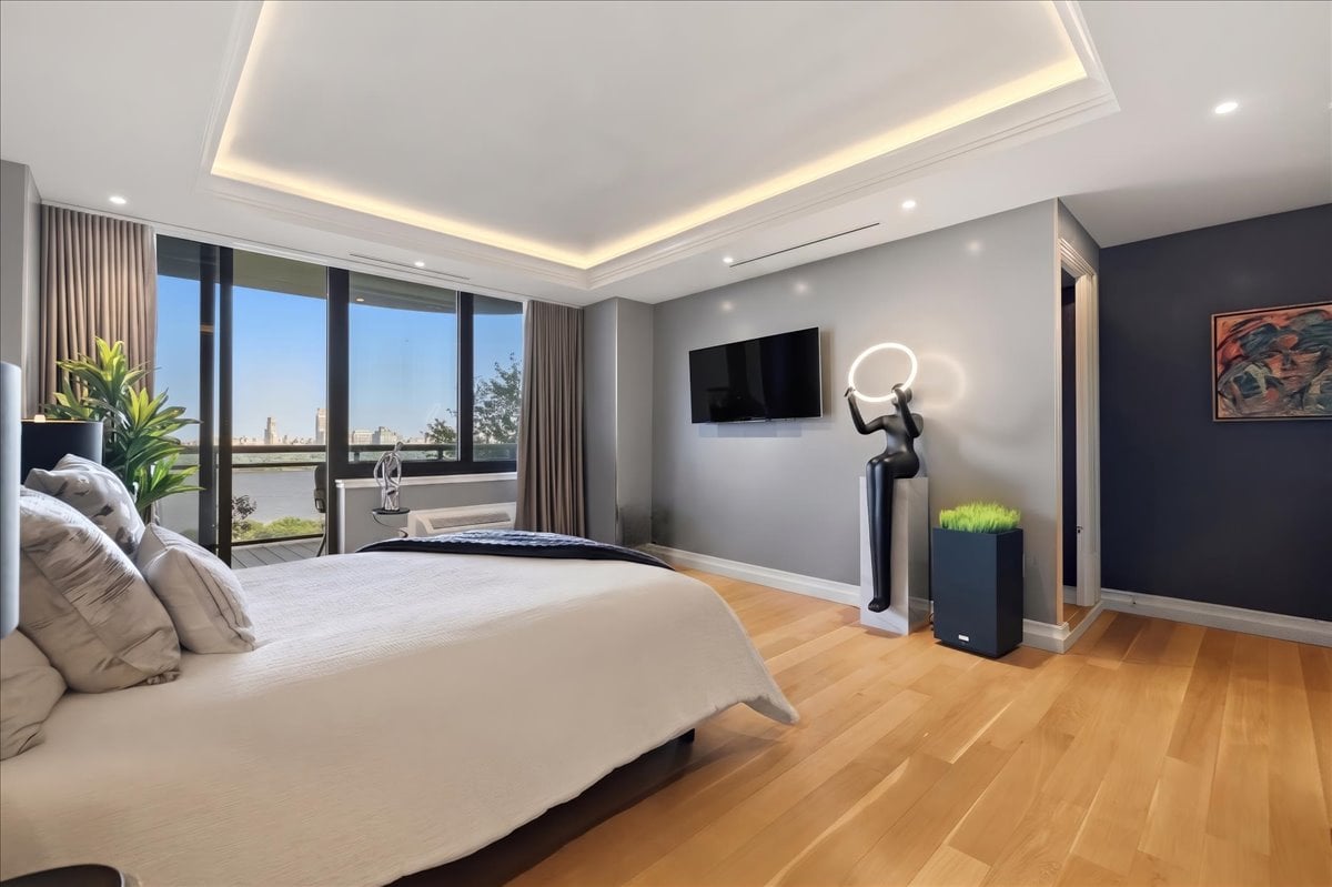 100 Carlyle Drive VG6