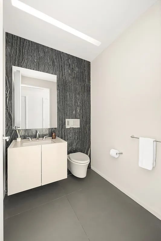 Loft-style 1 Bed | 1.5 Bath Full Service Condo in Gramercy