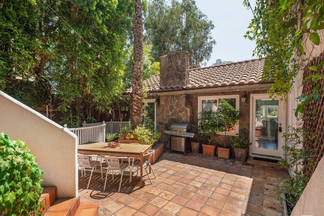 Windmere Pavilion, St Ives Dr, 90069