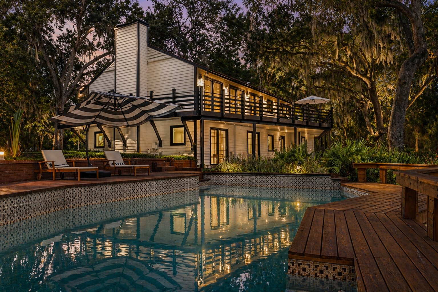 900 Oak Hollow