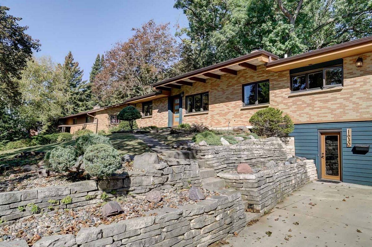 Mid-Century Modern Oasis