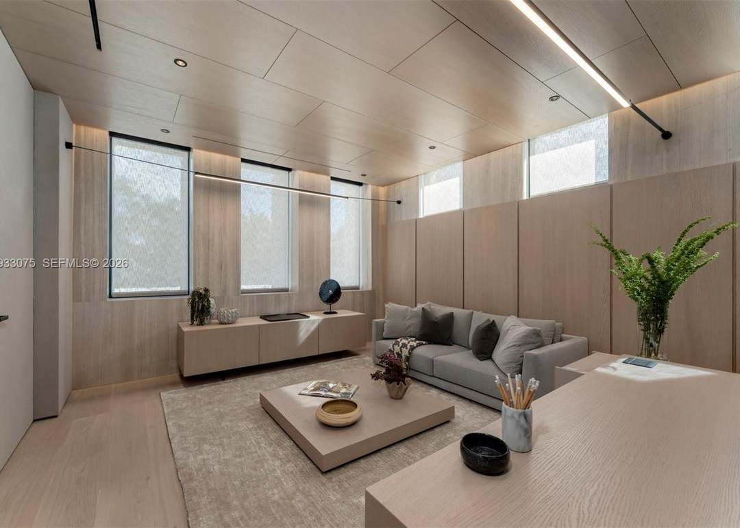 661 Melaleuca Ln