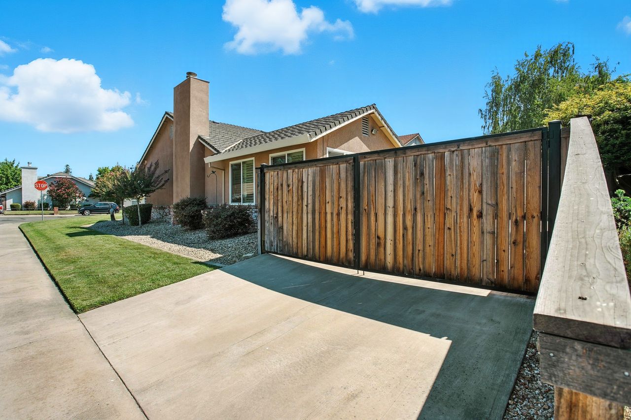 Great Custom Home in Galt! 