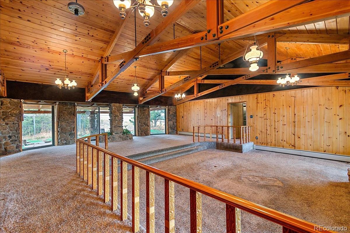 277 Hyland Dr