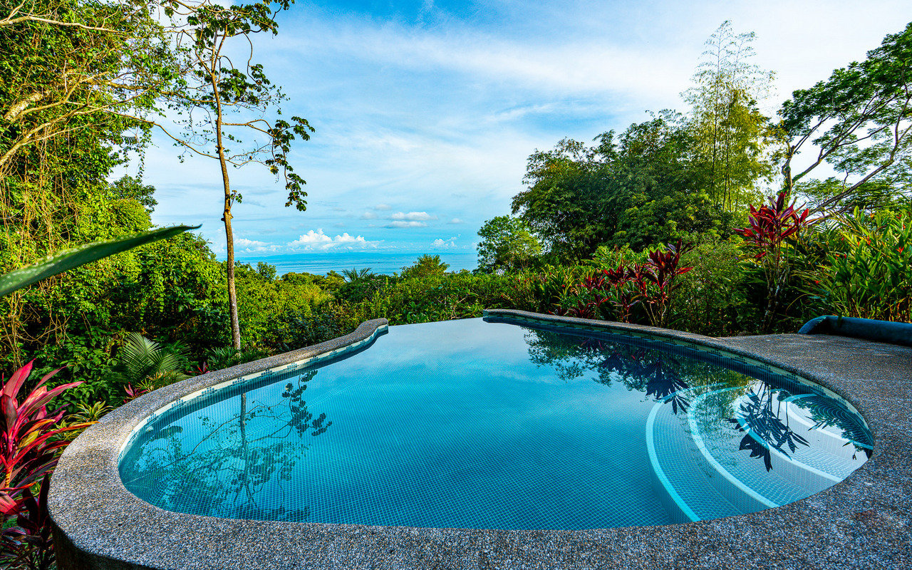 WHALE’S TAIL OCEAN VIEW ESTATE WITH EXTRA LOT 