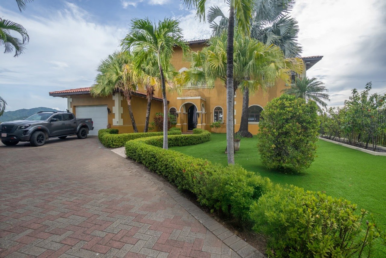 Casa Loro | Luxury Oceanview Estate in Playa Potrero, Costa Rica