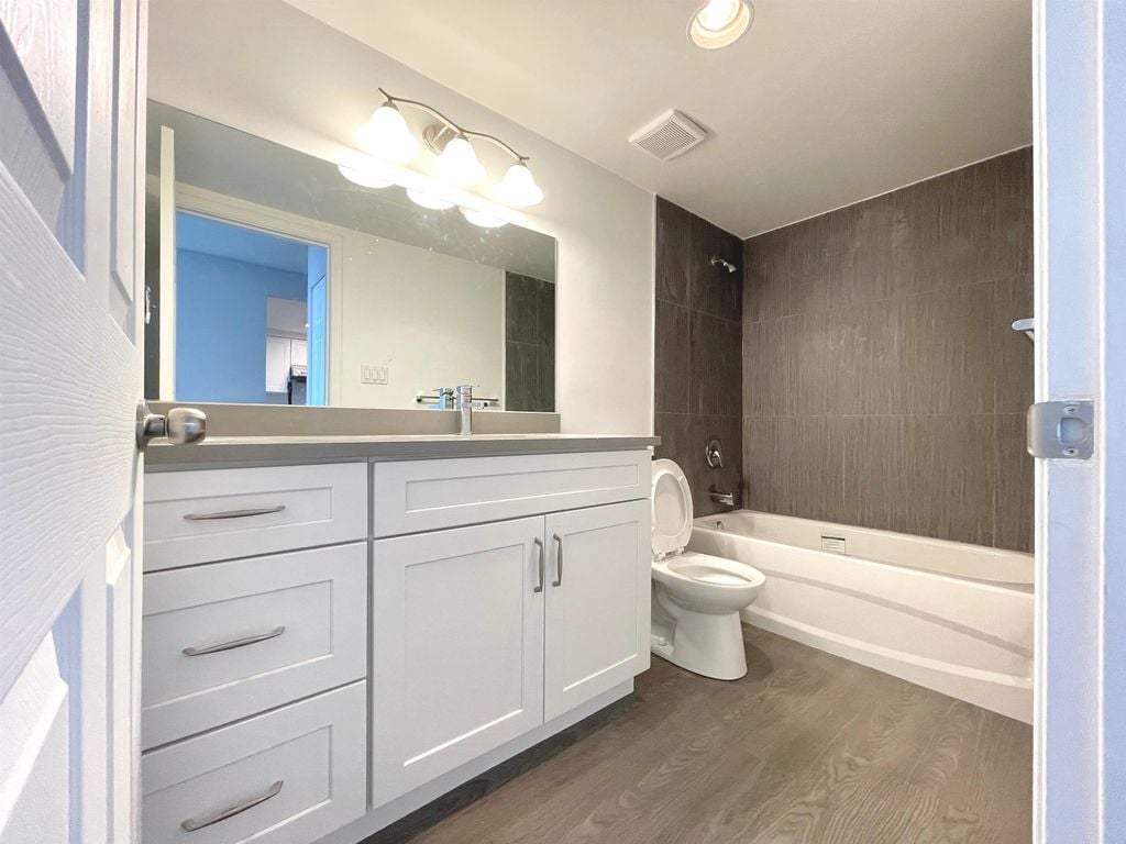 9633 Manchester Dr, #1701